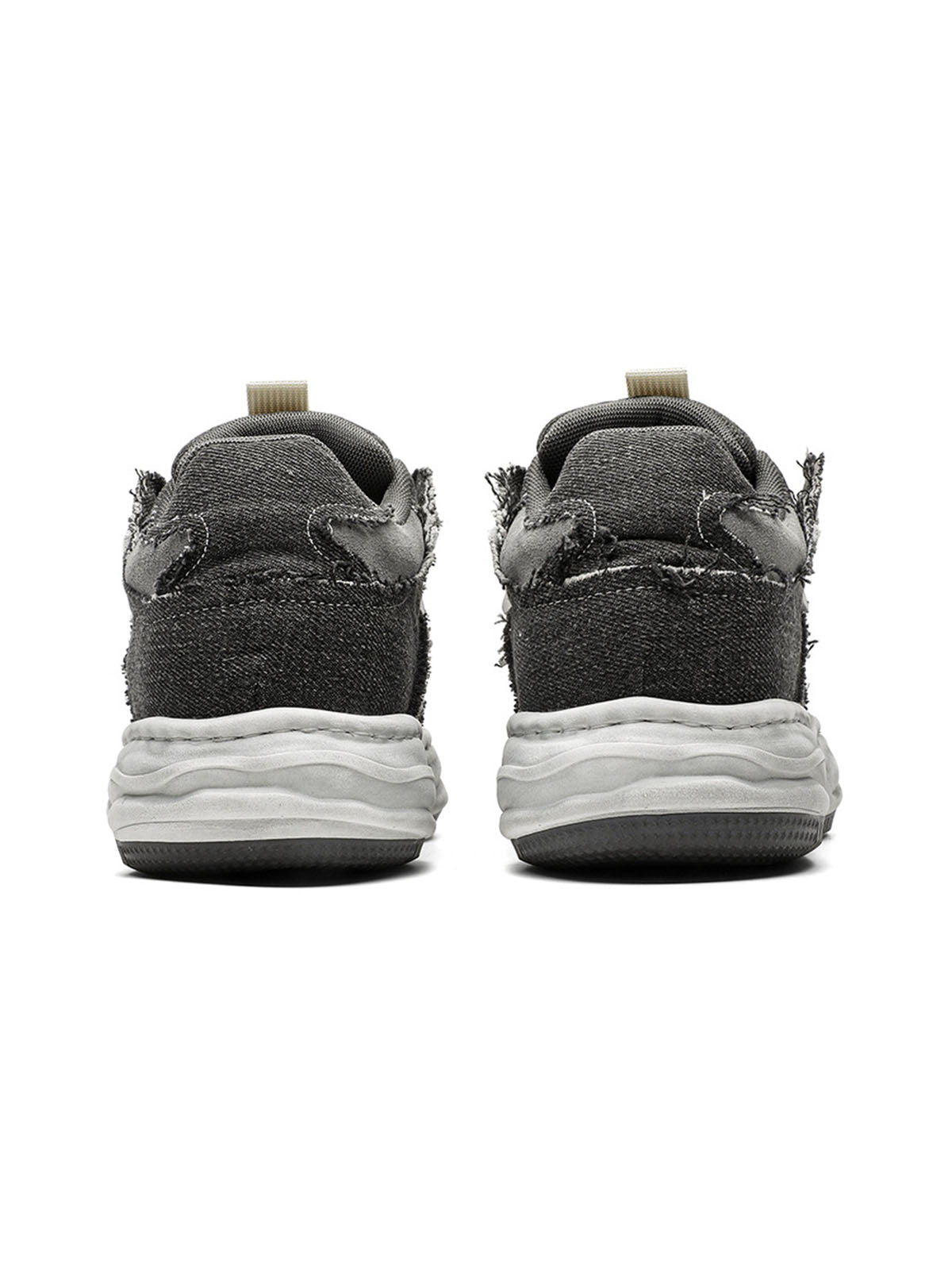 Sneakers mit Plateausohle und dekonstruiertem Split Whisker-Muster