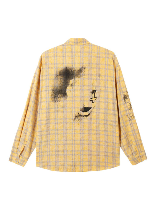 Langärmliges Poloshirt mit Graffiti-Buchstabendruck und Karomuster