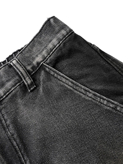 Verwaschene Cargojeans mit Falten im Used-Look