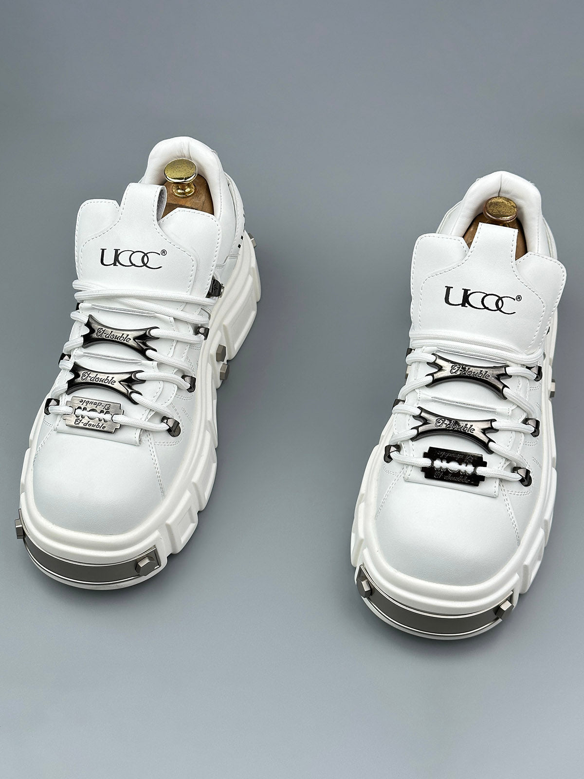 Derby-Schuhe im Punk-Stil mit Nieten