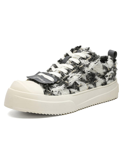 Unregelmäßige Retro-Sneaker aus Canvas