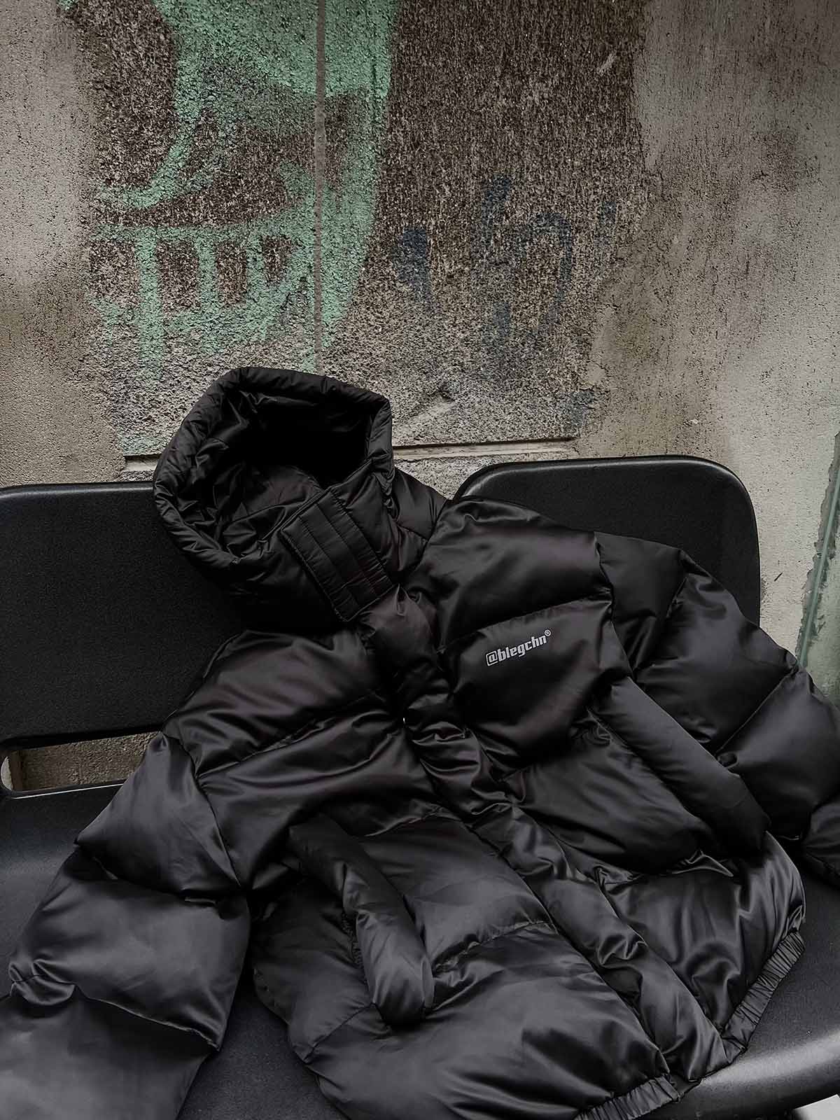 Thesupermade – Pufferjacke mit Stehkragen und Kapuze im Vintage-Print