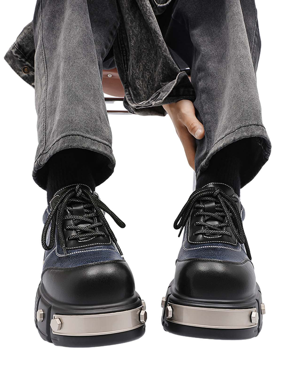 Chaussures en cuir épais avec plaque métallique