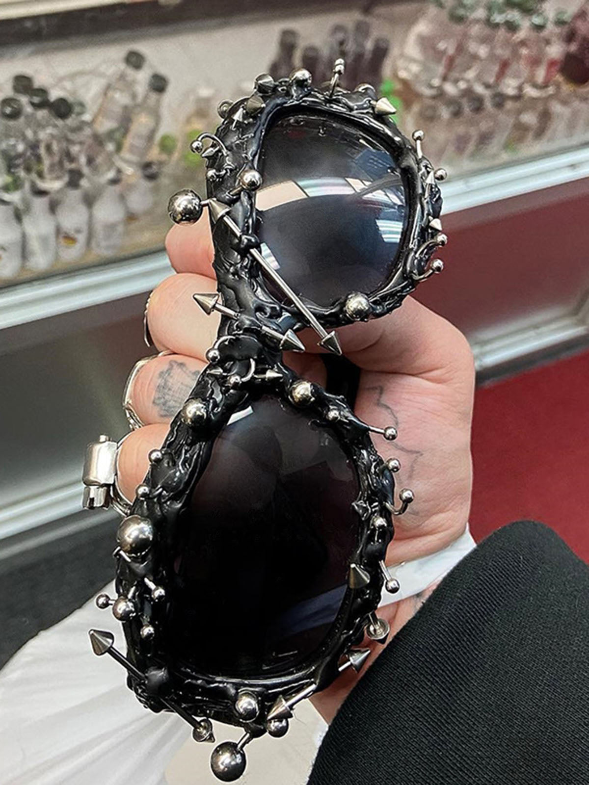 Lunettes de soleil style punk rivetées