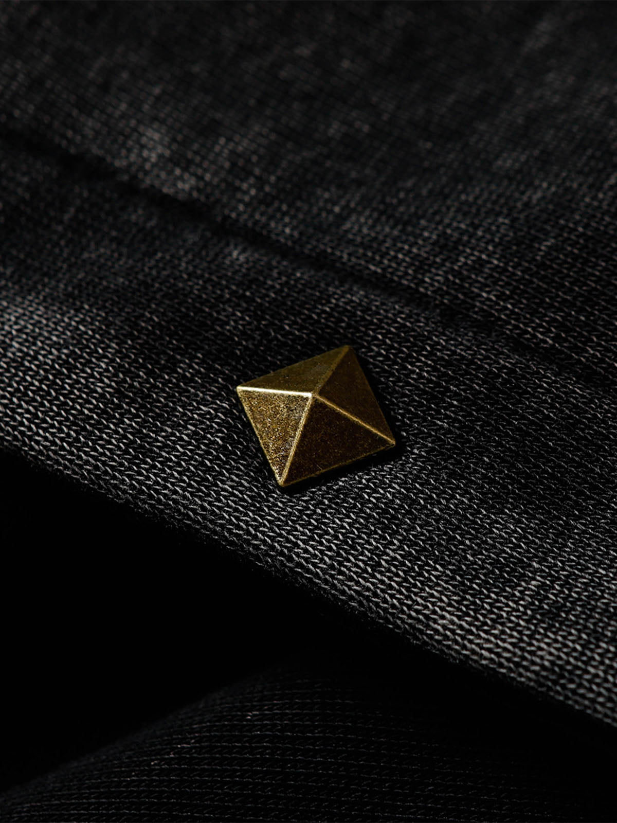 Veste à capuche délavée avec coutures vieillies et rivets