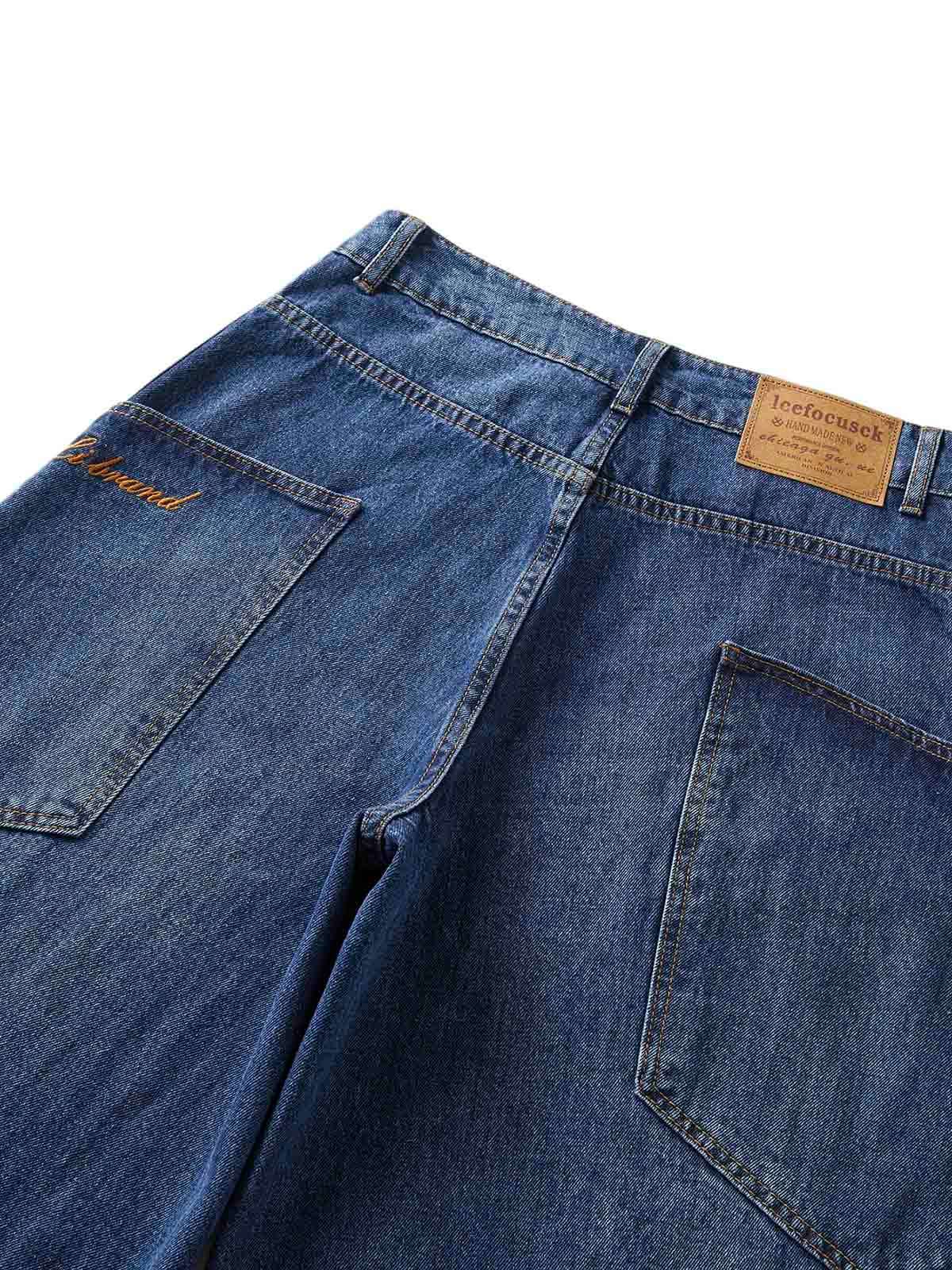 Jean à jambe tonneau brodé