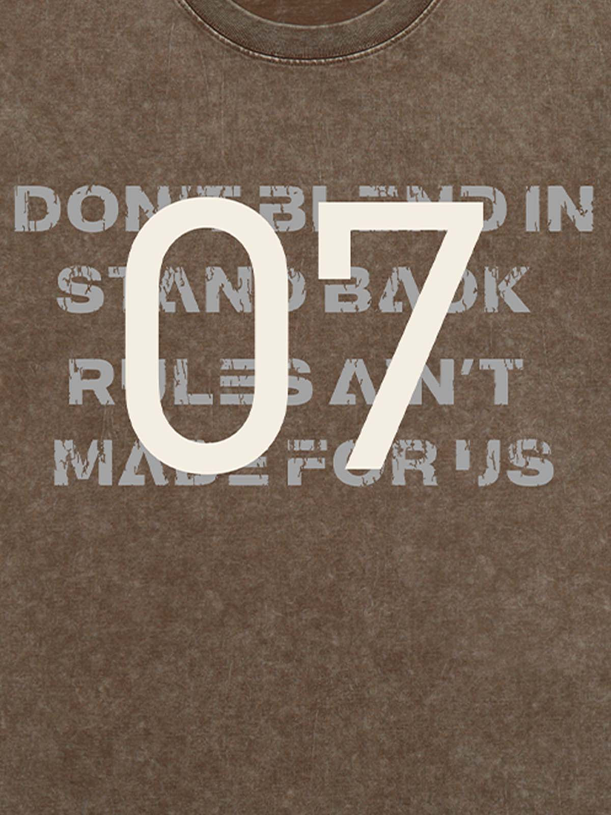 T-shirt graphique N°7 en détresse