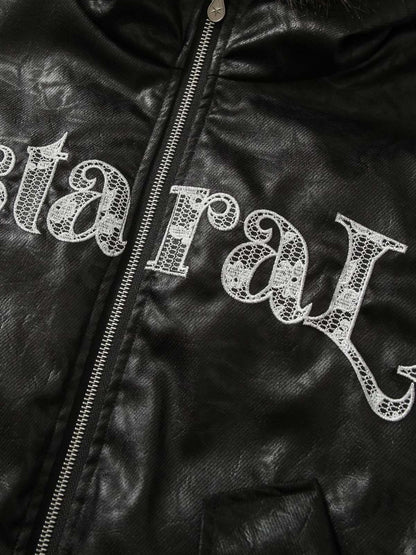 Lederjacke mit Spitzenbeschriftung und Fellkapuze