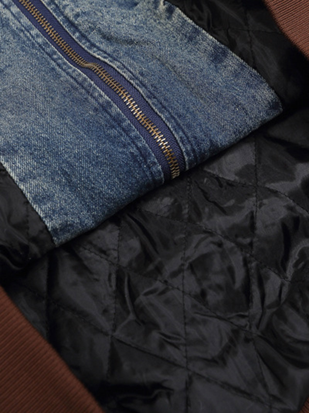 Thesupermade – Gesteppte Jeans-Bomberjacke mit besticktem Alphabet-Patch – 2311