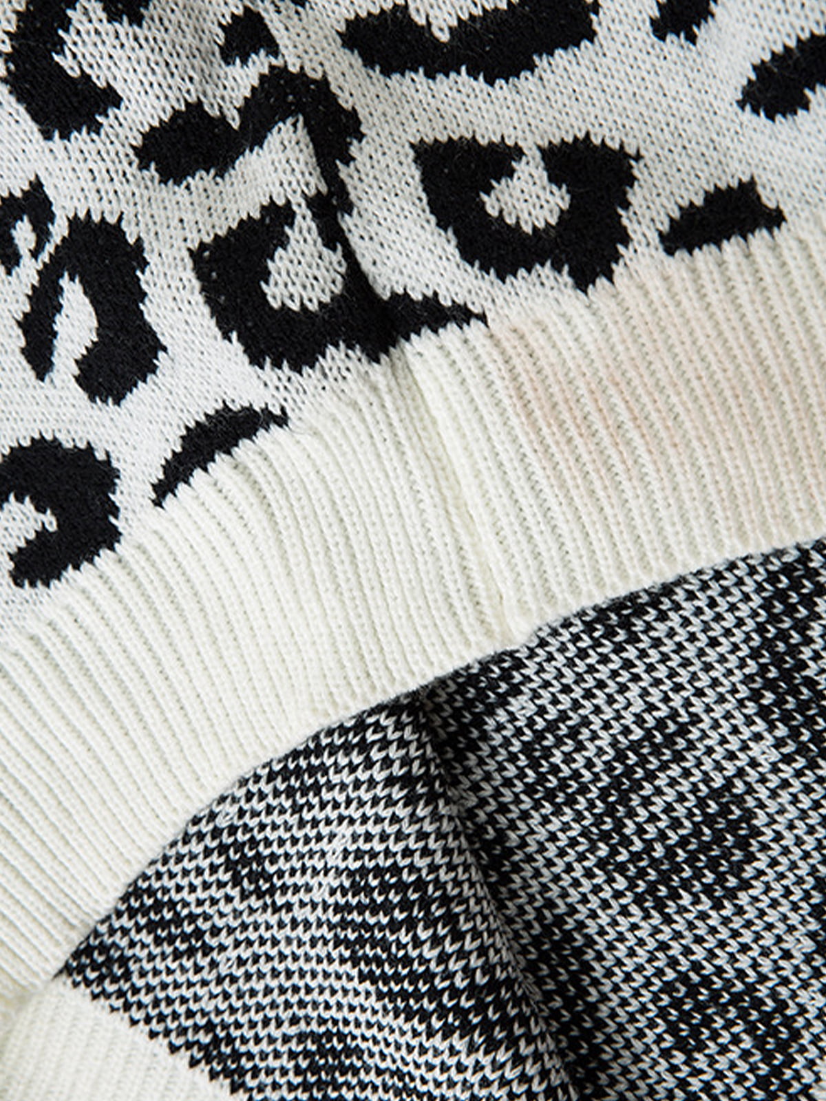 Thesupermade – Jacquard-Pullover mit Batikmuster und Gepardenmuster
