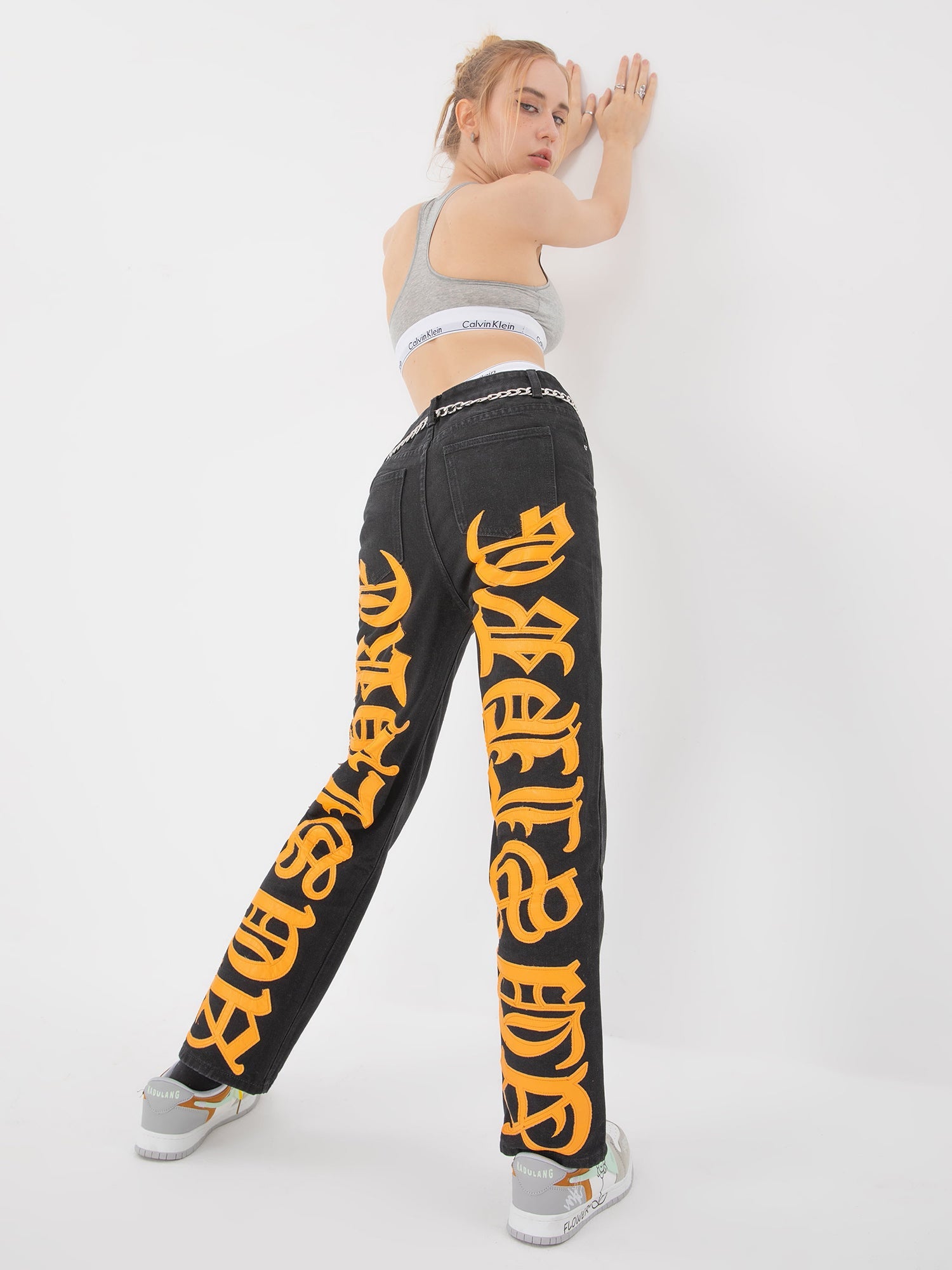 Thesupermade Jeans mit aufgestickten Buchstaben „Burning Text“ – 1478 