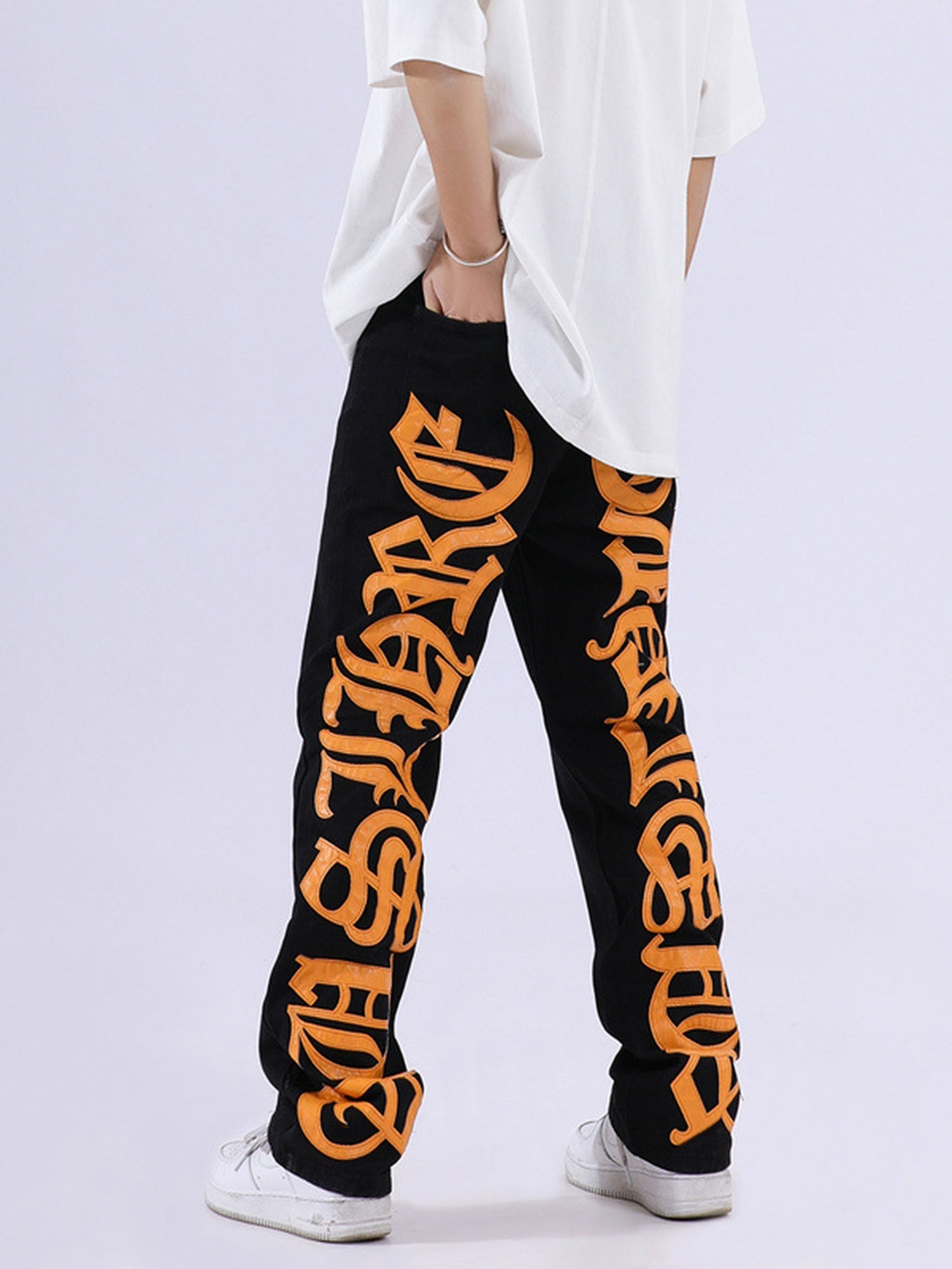 Thesupermade Jeans mit aufgestickten Buchstaben „Burning Text“ – 1478 