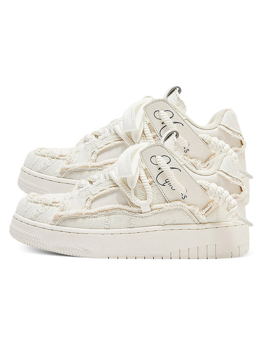 Sneakers mit Quasten in Kontrastfarbe aus der Destruction Series – 2356