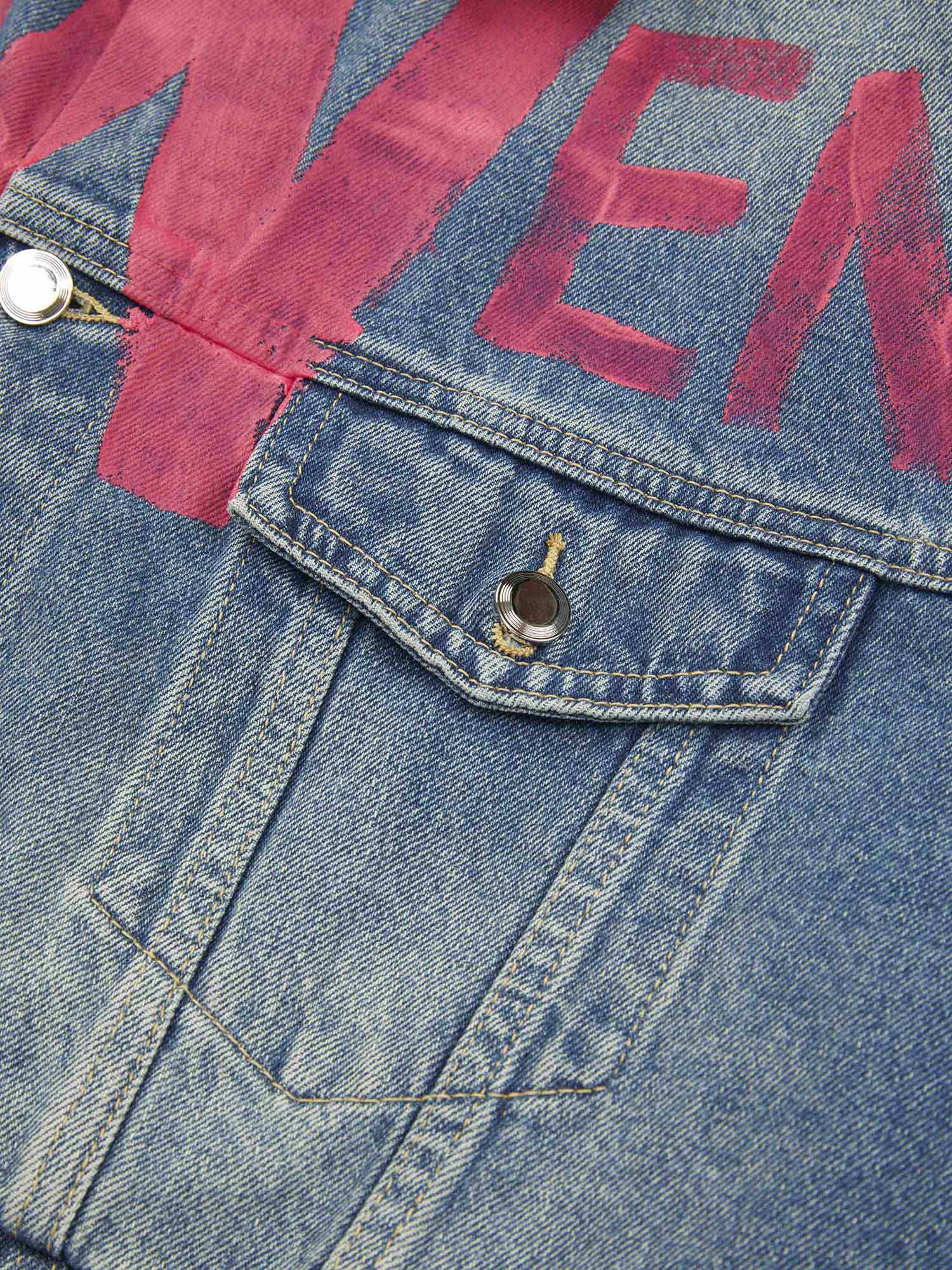 Thesupermade – Jeansjacke „High Street“ mit Graffiti-Schriftzug und verwaschenem Used-Look 