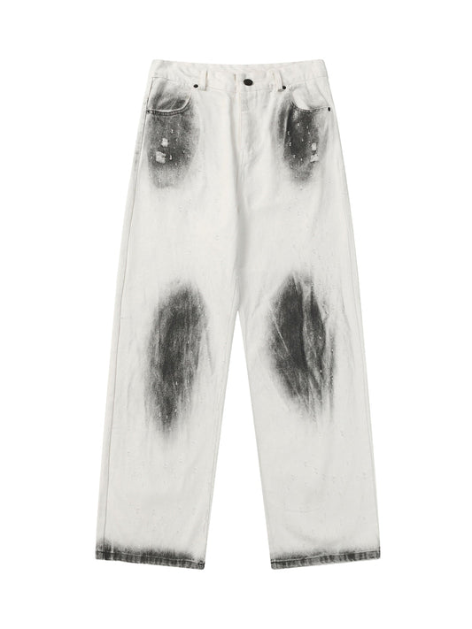 Jeans délavés à taches noires